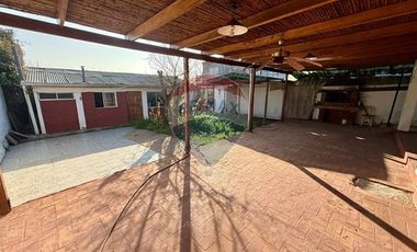 CASA SÓLIDA CON GRAN TERRENO