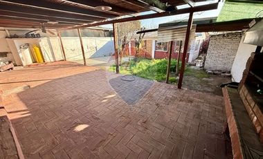 CASA SÓLIDA CON GRAN TERRENO