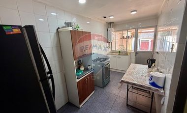 CASA SÓLIDA CON GRAN TERRENO