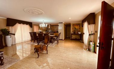 Arriendo de gran casa en sector Los Aromos