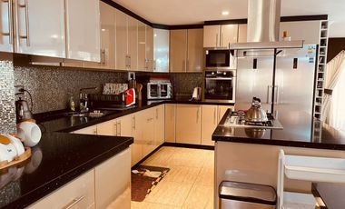 Arriendo de gran casa en sector Los Aromos