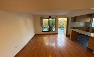 Casa renovada en La Reina: moderna y acogedora