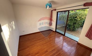 Casa renovada en La Reina: moderna y acogedora