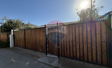 Casa renovada en La Reina: moderna y acogedora