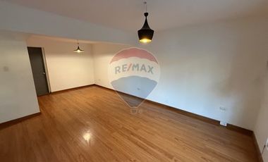 Casa renovada en La Reina: moderna y acogedora