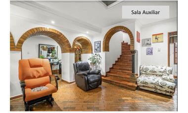 ARRIENDO CASA COLONIAL entre Santa Bárbara Alta y Santa Ana Oriental