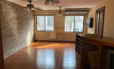 Casa en venta, Cumbres 5 sector, Monterrey, Nuevo León.