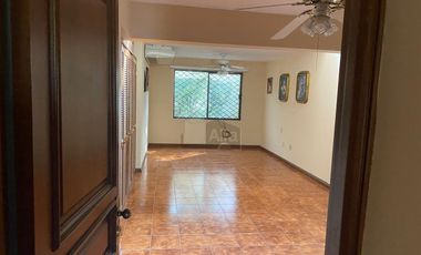 Casa en venta, Cumbres 5 sector, Monterrey, Nuevo León.