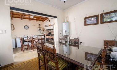 Casa de 3 dormitorios, pileta y cochera en Constituyentes