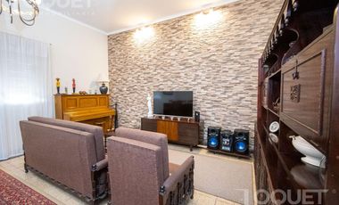 Casa de 3 dormitorios, pileta y cochera en Constituyentes