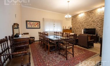 Casa de 3 dormitorios, pileta y cochera en Constituyentes