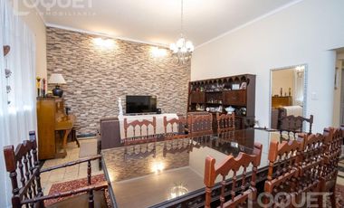 Casa de 3 dormitorios, pileta y cochera en Constituyentes