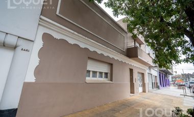 Casa de 3 dormitorios, pileta y cochera en Constituyentes
