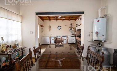 Casa de 3 dormitorios, pileta y cochera en Constituyentes