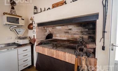Casa de 3 dormitorios, pileta y cochera en Constituyentes