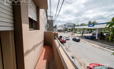 Casa de 3 dormitorios, pileta y cochera en Constituyentes