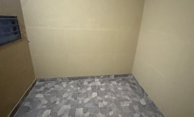 Casa muy bien ubicada, con dos habitaciones, baño, cocina comedor, patio chico. No se aceptan mascotas.-