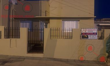 Casa muy bien ubicada, con dos habitaciones, baño, cocina comedor, patio chico. No se aceptan mascotas.-