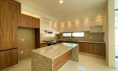 Casa en Venta en Novaterra, Zona Real, Zapopan