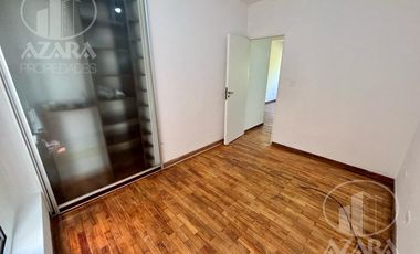 Departamento 2 ambientes, por escalera. A 2 cuadras de Estación de Tren