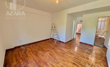 Departamento 2 ambientes, por escalera. A 2 cuadras de Estación de Tren