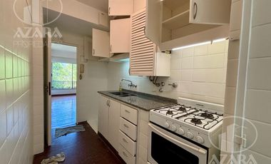 Departamento 2 ambientes, por escalera. A 2 cuadras de Estación de Tren