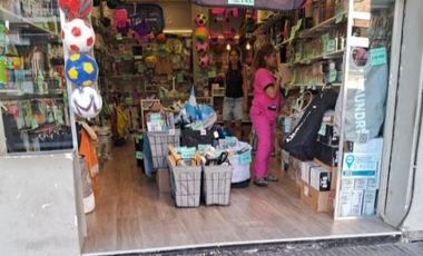 Excelente Local Lote Propio con Gran Imagen, Apto todo destino a mts. de Ferrocarril Estacion Lacroze, alto transito peatonal