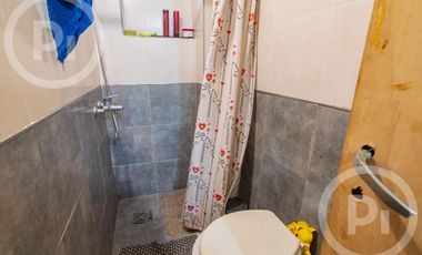 Dos casas en una con lugar de trabajo a dos cuadras de Av. Galicia - en VENTA