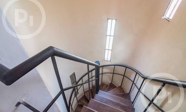 Dos casas en una con lugar de trabajo a dos cuadras de Av. Galicia - en VENTA