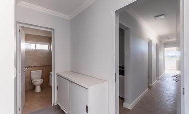 EN VENTA Casa 2 Dormitorios - Las Casuarinas - Ibarlucea