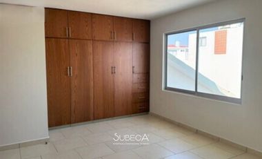 Casa en Renta en Fraccionamiento Cerrado Frente área Verde