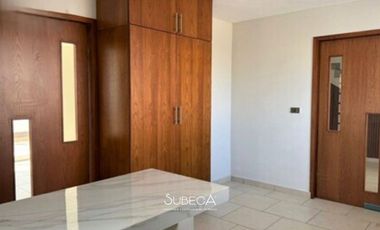 Casa en Renta en Fraccionamiento Cerrado Frente área Verde