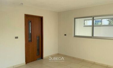 Casa en Renta en Fraccionamiento Cerrado Frente área Verde