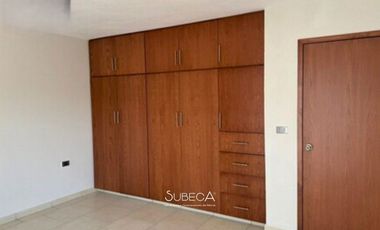 Casa en Renta en Fraccionamiento Cerrado Frente área Verde