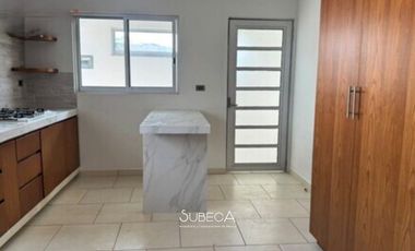 Casa en Renta en Fraccionamiento Cerrado Frente área Verde