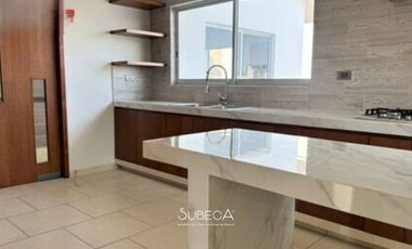 Casa en Renta en Fraccionamiento Cerrado Frente área Verde