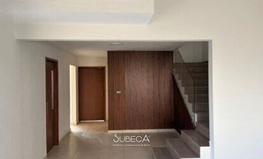 Casa en Renta en Fraccionamiento Cerrado Frente área Verde