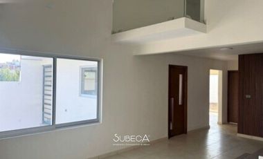 Casa en Renta en Fraccionamiento Cerrado Frente área Verde