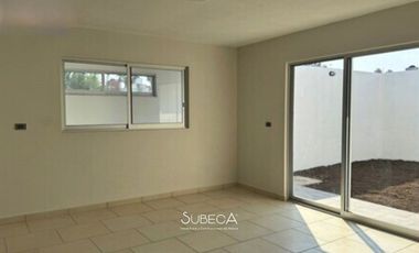 Casa en Renta en Fraccionamiento Cerrado Frente área Verde