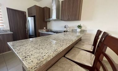 Casa amueblada en RENTA en Fracc Privado frente al parque