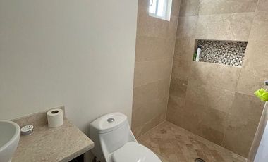 Casa amueblada en RENTA en Fracc Privado frente al parque