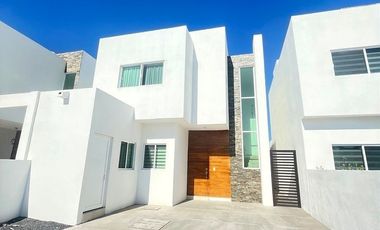 Casa amueblada en RENTA en Fracc Privado frente al parque