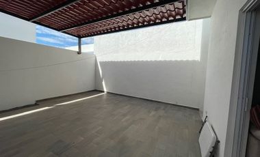Casa amueblada en RENTA en Fracc Privado frente al parque