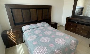 Casa amueblada en RENTA en Fracc Privado frente al parque