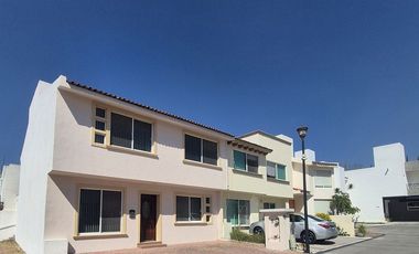 Renta casa amueblada Milenio dentro de Condominio