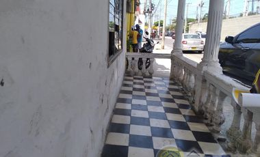 Casa comercial con excelente ubicación ideal para bodega