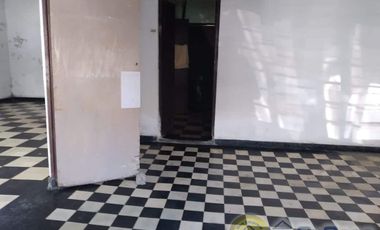 Casa comercial con excelente ubicación ideal para bodega