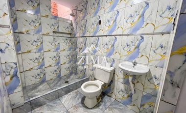 Casa de 3 Niveles con Local Comercial en Zona Estratégica