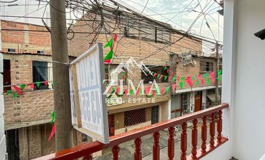 Casa de 3 Niveles con Local Comercial en Zona Estratégica