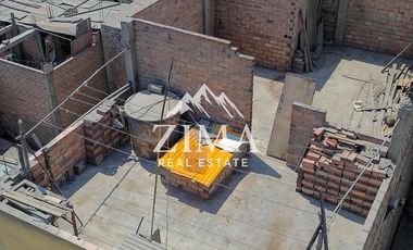 Casa de 3 Niveles con Local Comercial en Zona Estratégica